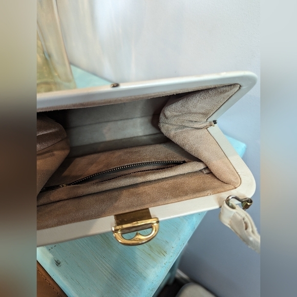 Vintage mid century ivory leather handbag. - Picture 10 of 13